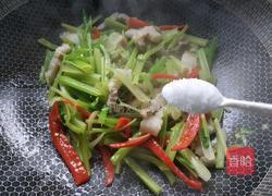 芹菜炒五花的做法图解10