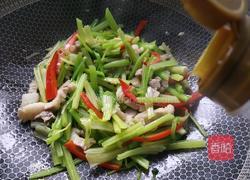 芹菜炒五花的做法图解11