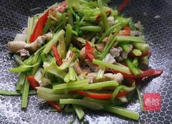 芹菜炒五花的做法图解12