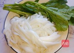 鸭蛋汤河粉的做法图解1