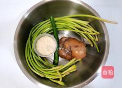 蒜苔猪头肉饭 的做法图解1
