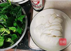 年糕炒菠菜的做法图解1