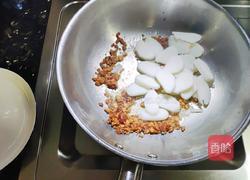 年糕炒菠菜的做法图解3