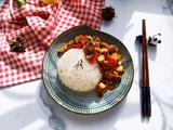 口蘑炒鸡胸肉盖浇饭