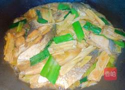 腐竹烧鲳鱼的做法图解12