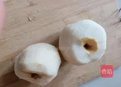 Illustration of how to make appetizing hawthorn pear water 2