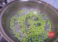 鲜豌豆红椒炒鸡蛋的做法图解3