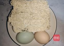 外婆菜鸡蛋汤面的做法图解1