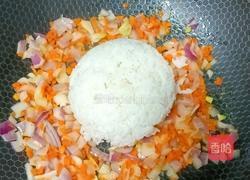 牛肉洋葱炒饭的做法图解6