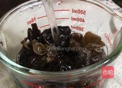 木耳芹菜汤面的做法图解1