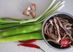 木耳莴笋炒肚条的做法图解3