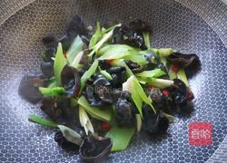 木耳莴笋炒肚条的做法图解10