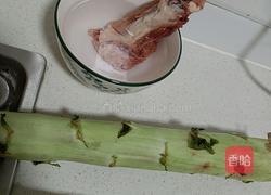 莴笋炒肉的做法图解1
