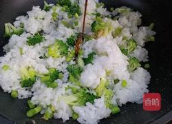 西蓝花蛋炒饭的做法图解11