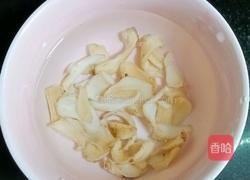 银耳雪梨百合米糊的做法图解2
