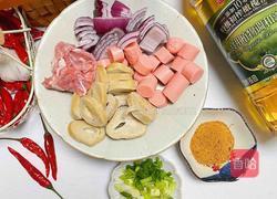 洋葱淀粉肠盖饭的做法图解1