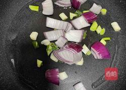 洋葱淀粉肠盖饭的做法图解2