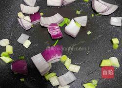 洋葱淀粉肠盖饭的做法图解3