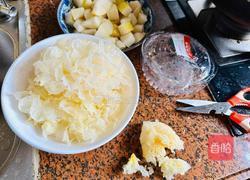 冰糖银耳炖雪梨的做法图解3