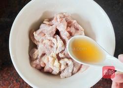 快捷午餐鸡丝酸菜面的做法图解2