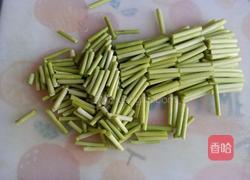 腊肉炒蒜薹的做法图解2