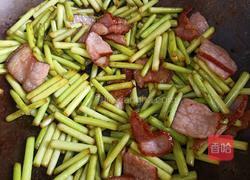 腊肉炒蒜薹的做法图解11