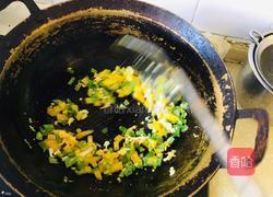双椒蛋炒饭的做法图解3