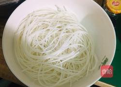 酸辣鸭血土豆粉的做法图解1