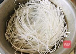 土豆粉鸭血羊汤的做法图解1