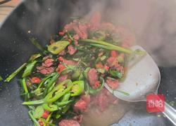 韭菜炒广式腊肠的做法图解7
