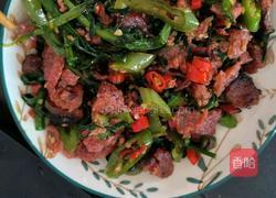 韭菜炒广式腊肠的做法图解8