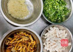 分享五星级酒店凉菜凉拌木耳的做法图解2