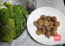 枸杞菊花菜烧圆子的做法图解1