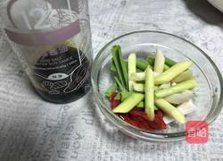 枸杞菊花菜烧圆子的做法图解2