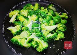白灼西兰花的做法图解3