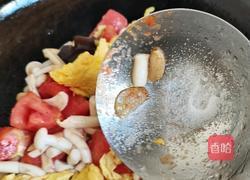 西红柿木耳白玉菇炒鸡蛋的做法图解9
