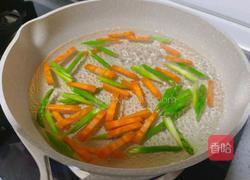 芦笋炒鸡蛋的做法图解3