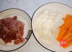 肉片炒马蹄的做法图解1