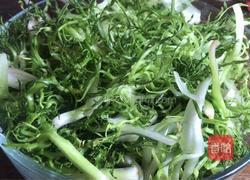 枸杞花生拌苦菊的做法图解7