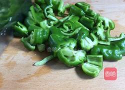 青椒香菇炒鸡蛋的做法图解2