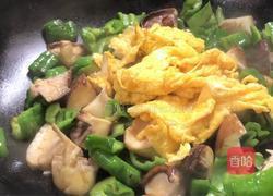 青椒香菇炒鸡蛋的做法图解10