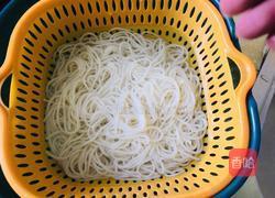 莲花菜鸡蛋炒米线的做法图解3