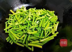 美汁蒜苔鸡蛋小炒的做法图解3