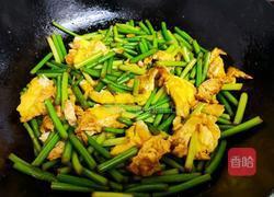 美汁蒜苔鸡蛋小炒的做法图解8
