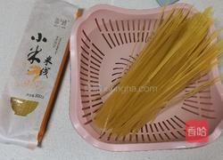 酸辣素米线的做法图解1