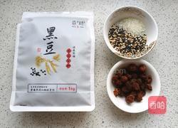 黑豆杂粮粥的做法图解2