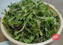 荠菜根蛋花汤的做法图解1