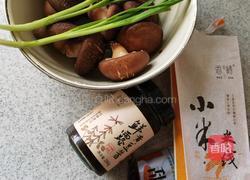 香菇黄豆酱米线的做法图解1