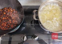 香菇黄豆酱米线的做法图解7