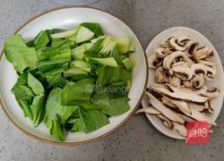 菌菇炒青菜的做法图解2